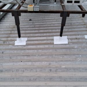 sellado techumbre con capas de 2,5 a 3,5mm para evitar filtraciones por corrosión